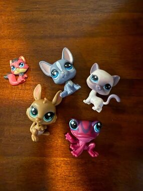 Littlest Pet Shop toy Bundle